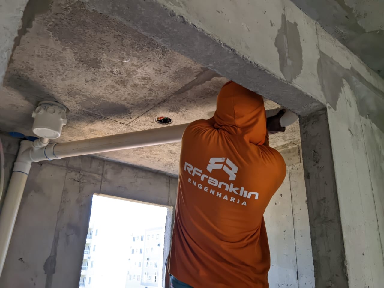 EXUÇÃO DA PRUMADA 2 PAV BANHO BLOCO 17